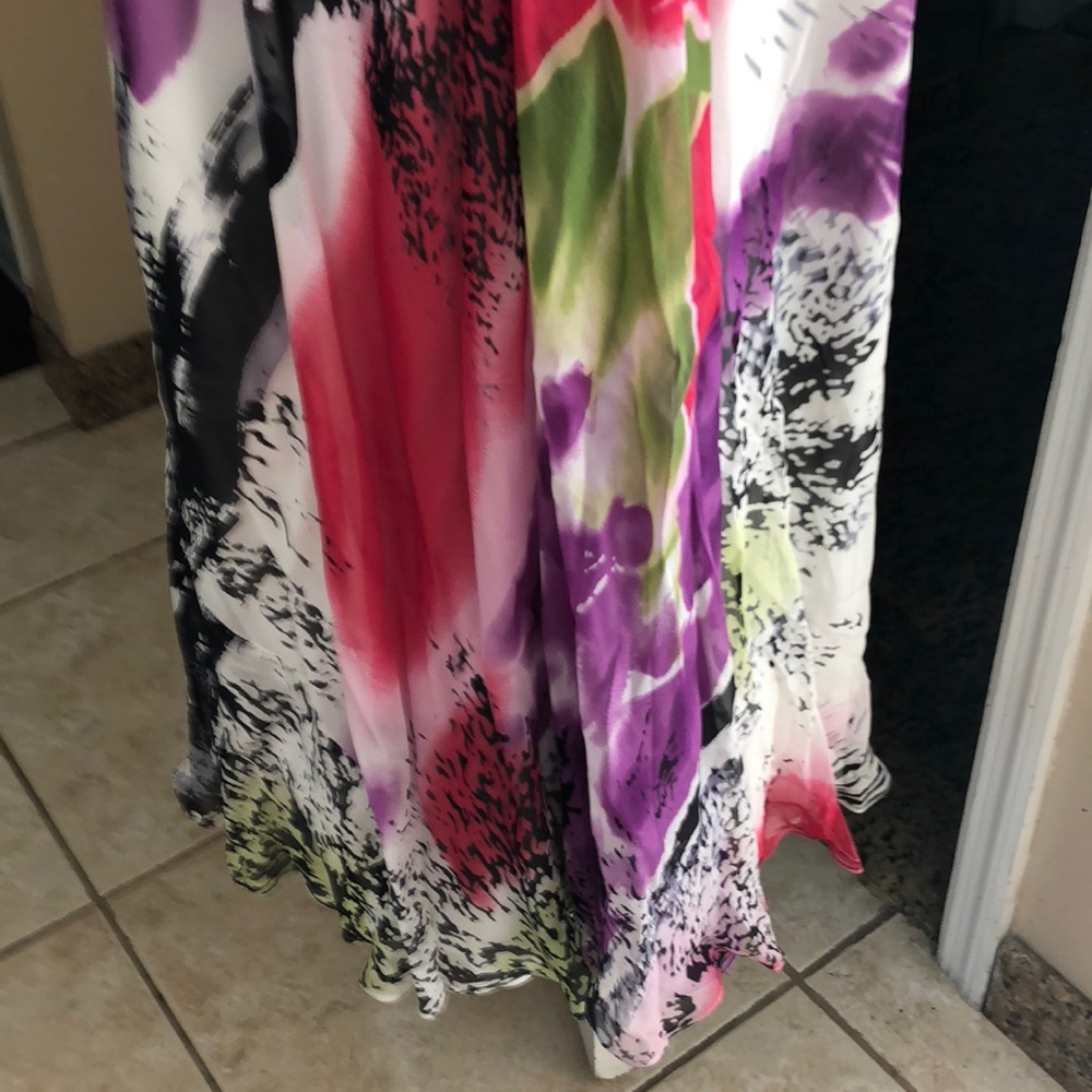 Gown - Picture 4 of 8
